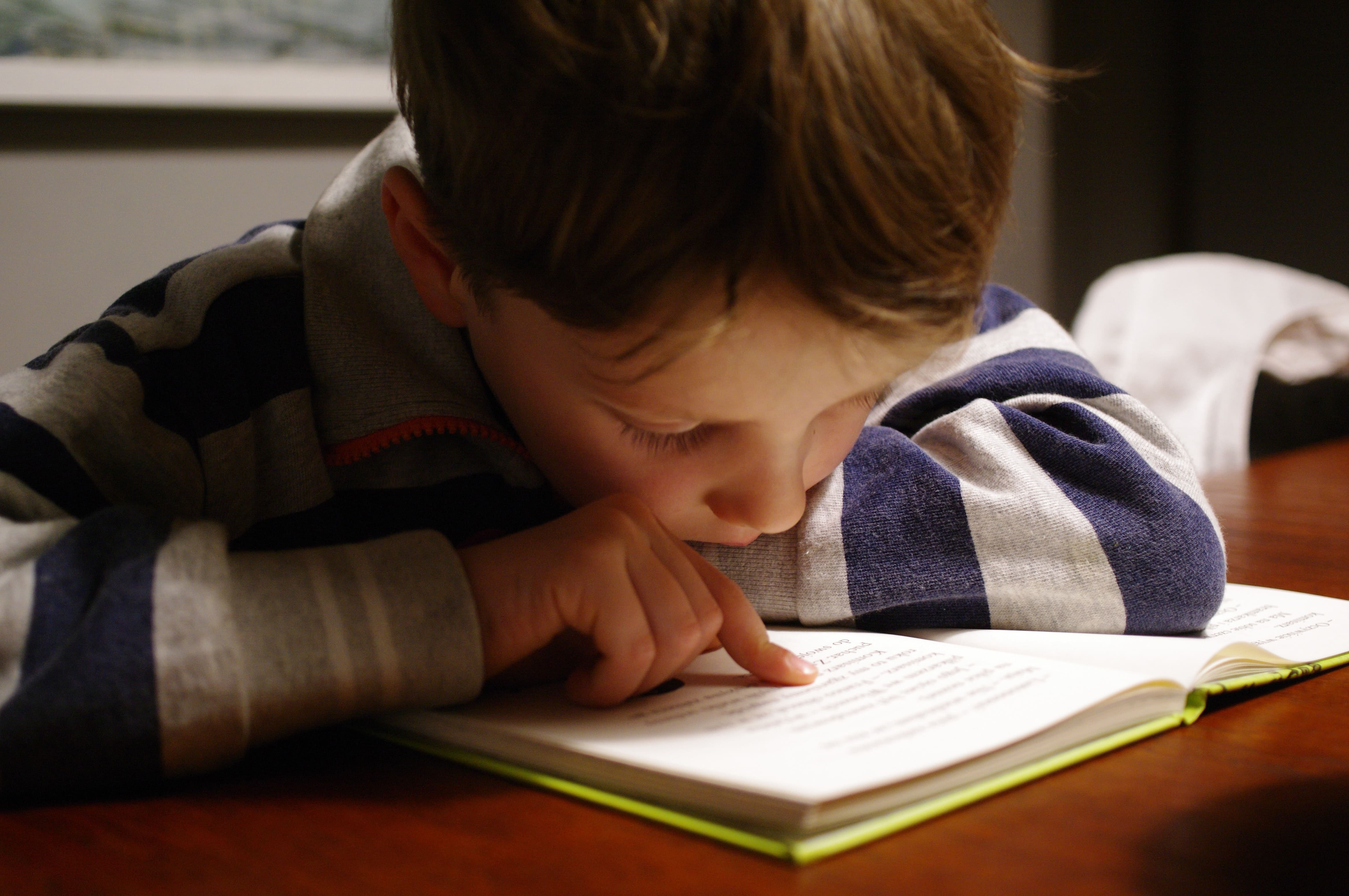 10 astuces pour aider mon enfant à progresser en lecture